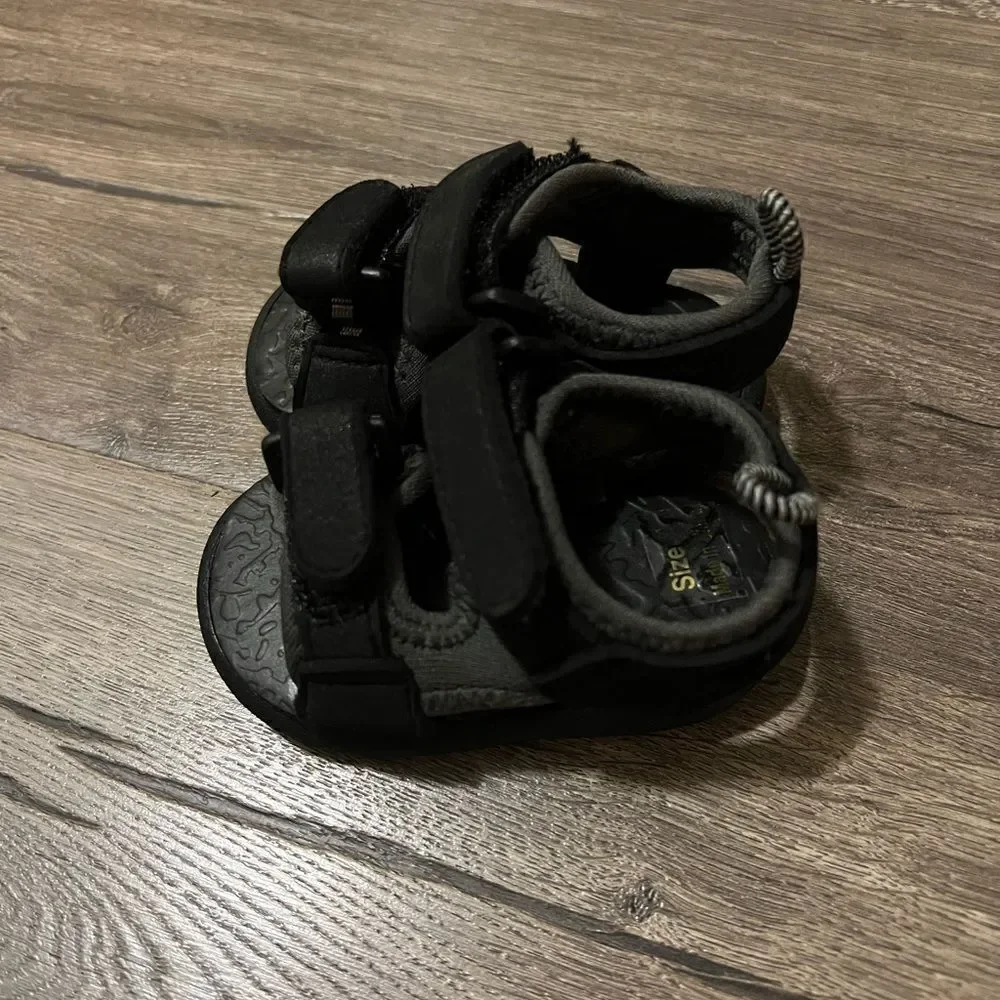 Baby toddler sandals size 1